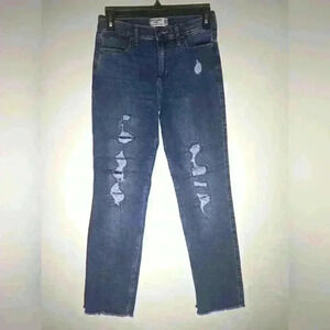 *PRE-OWNED ABERCROMBIE KIDS JEANS.